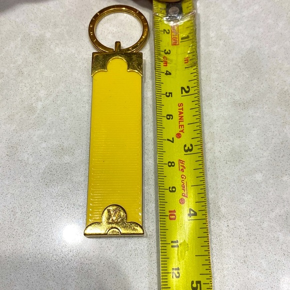 LOUIS VUITTON VINTAGE KEY RING TAB PATENT LEATHER YELLOW GOLD TONE UNISEX ⭐️⭐️⭐️ - Picture 5 of 11
